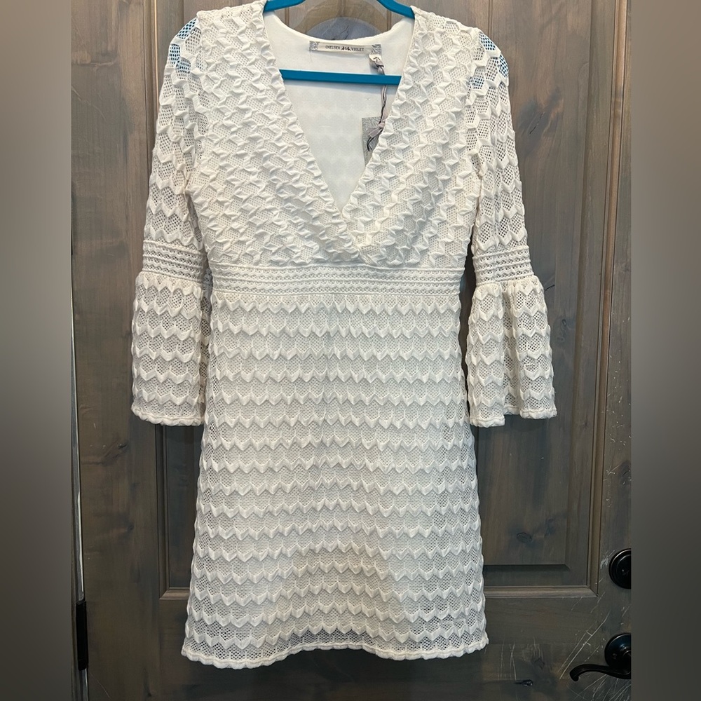 #1731. NEW! Chelsea & Violet V-Neck Cream Dress w/ 3/4 Bell Sleeves. Size M